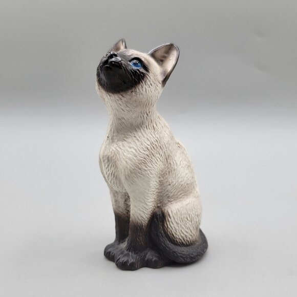 Harvey Knox Siamese Cat Porcelain Sitting Global Art Japan Signed - Picture 2 of 6